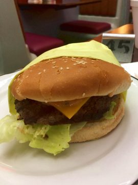 Restaurant Yellow Basket - Cheeseburger